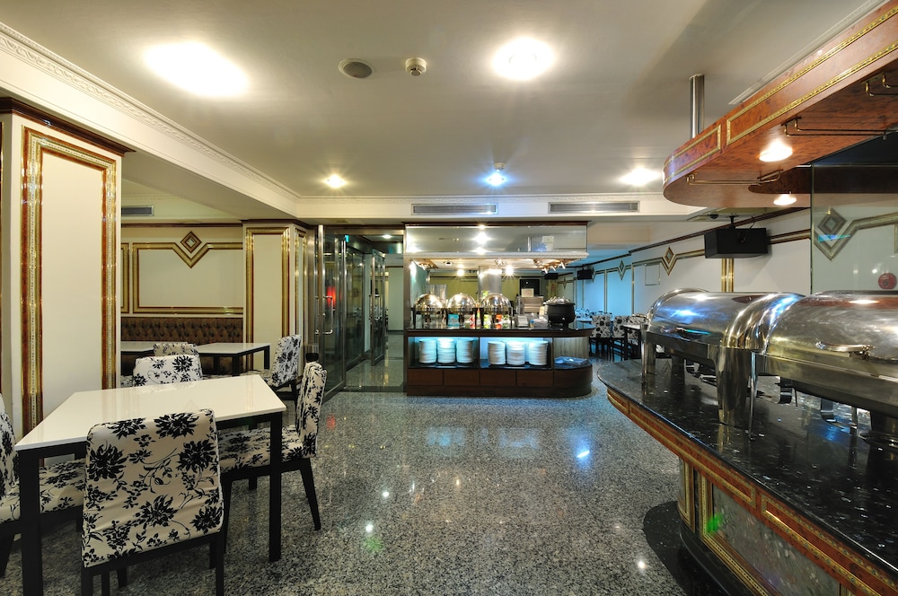 Barons Hotel 32/43