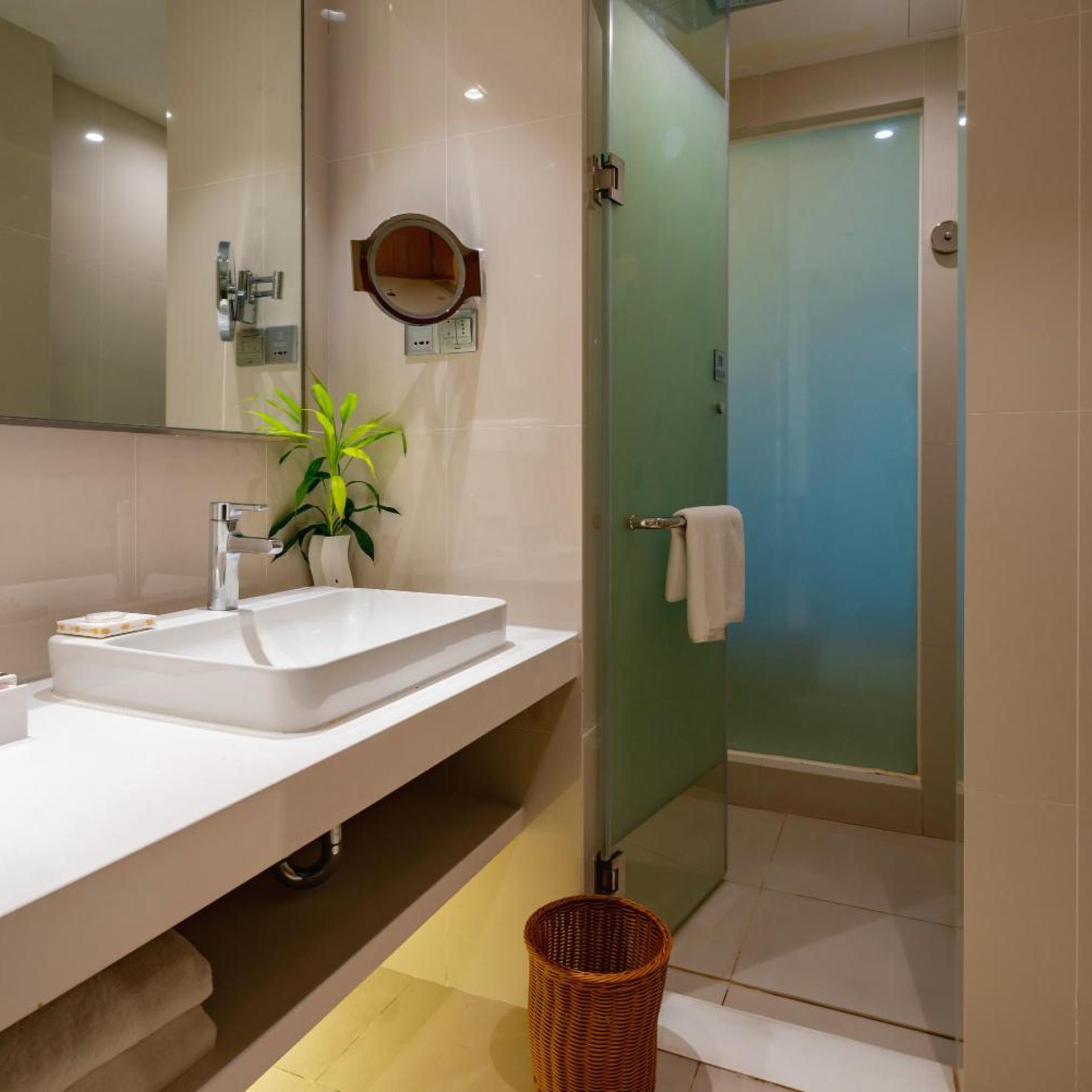 Sanya Phoenix Airport Hotel 84/86