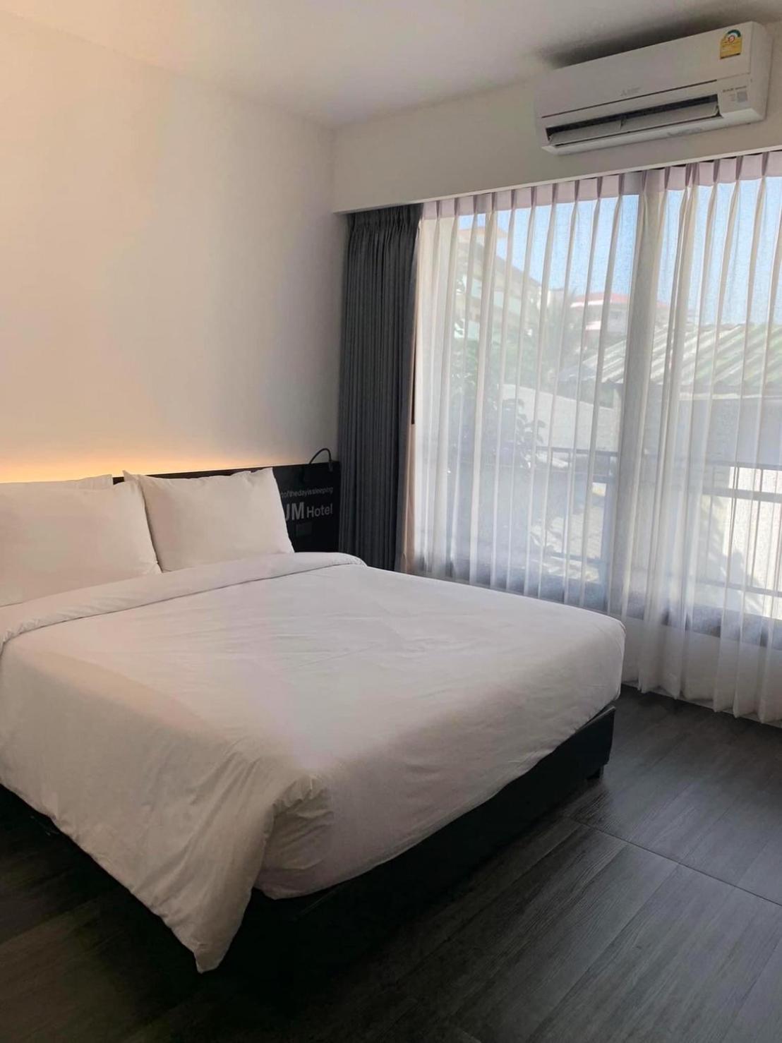 DUM Hotel 9/49