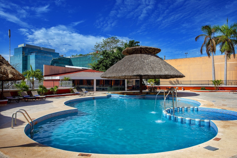 Holiday Inn Merida 3/74