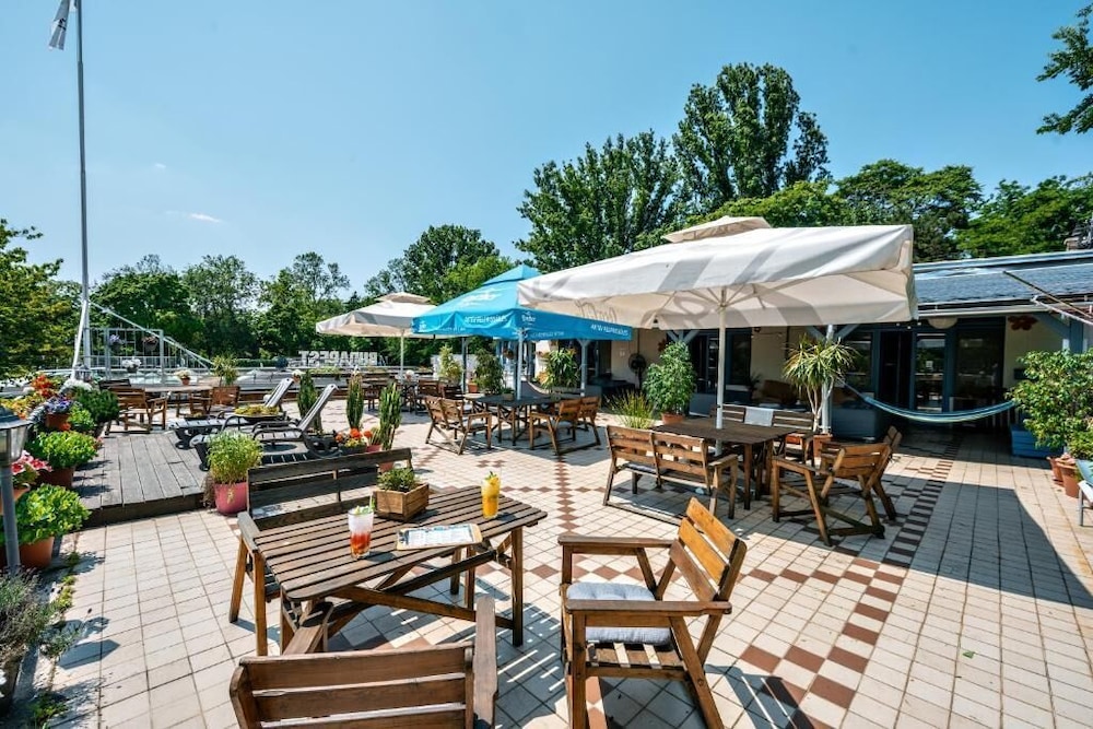 Island Hostel - Adults only 33/49