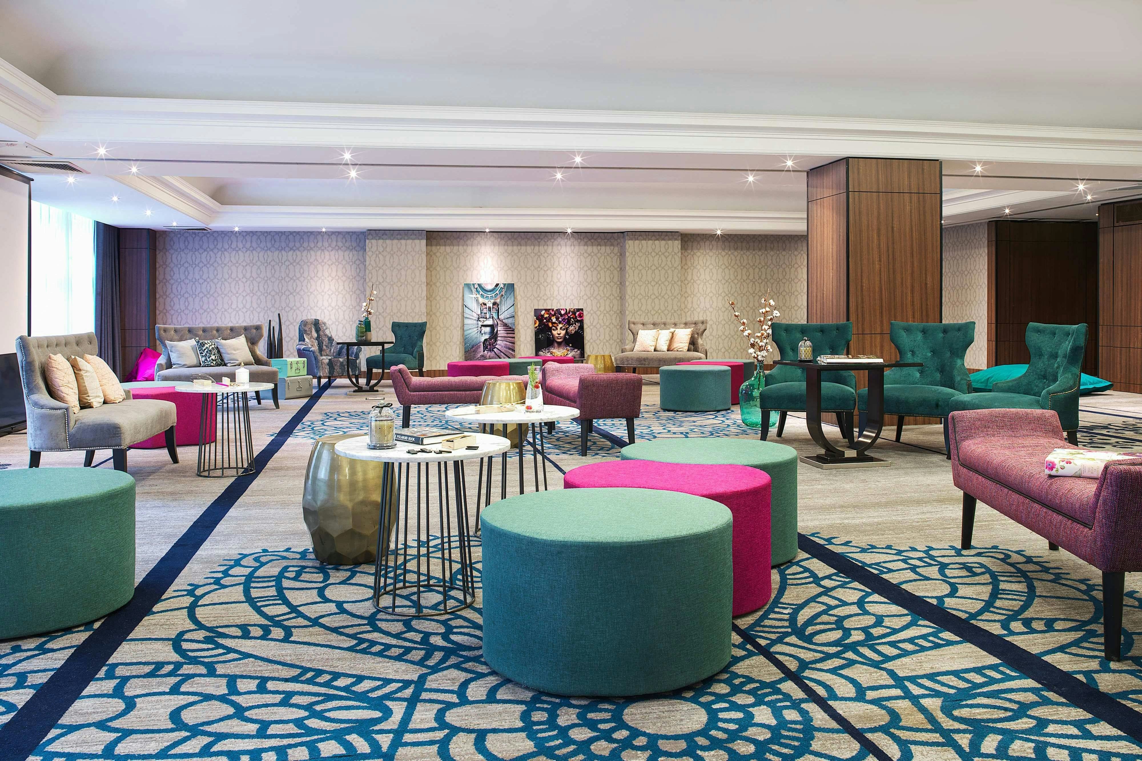 RENAISSANCE PARIS LA DEFENSE HOTEL 31/34
