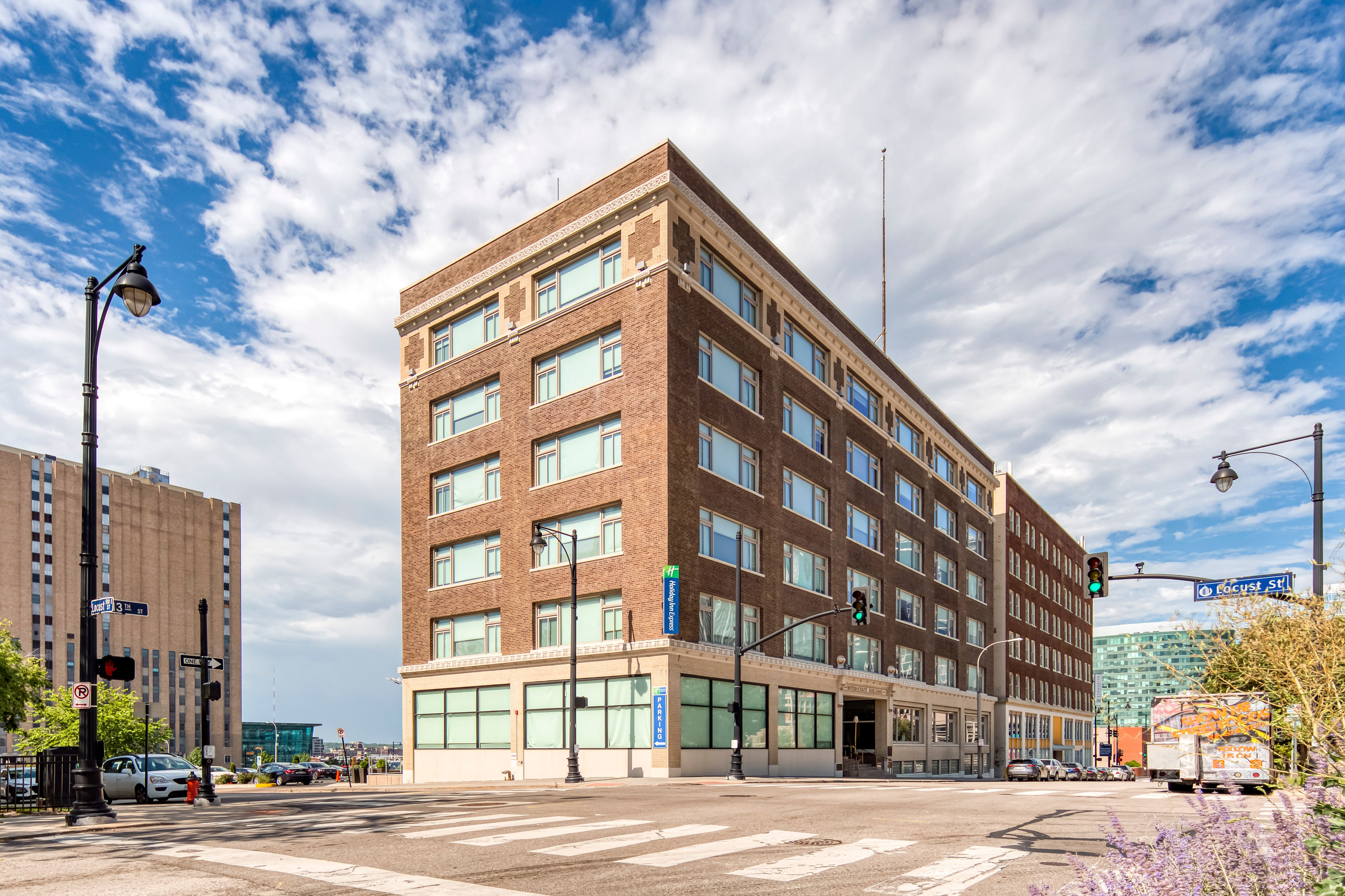 HOLIDAY INN EXPRESS KANSAS CITY DOWNTOWN 69/72