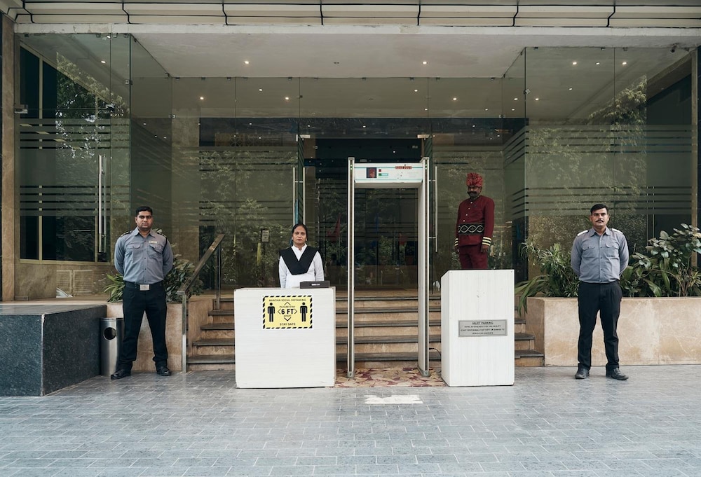 P L Palace Lords Inn Agra 8/60
