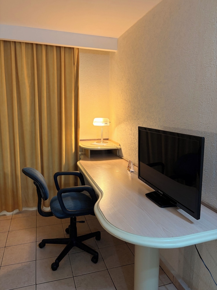 Plaza Inn Express 37/40