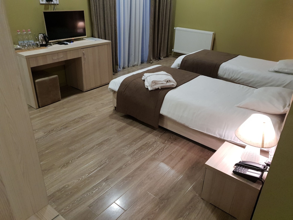 FAMILY SUITE, 3 BEDS, BALCONY