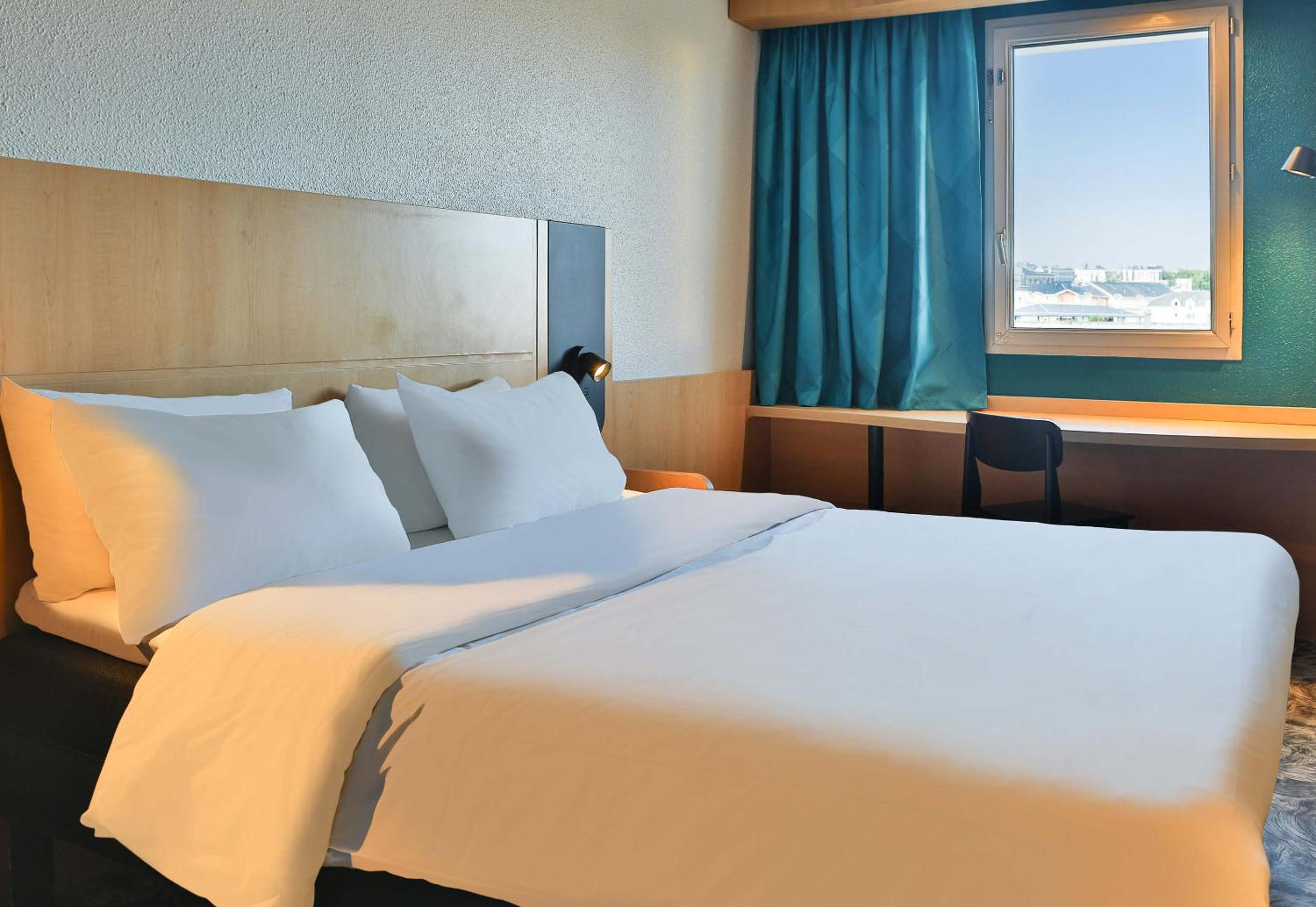Room, Triple, 1 Double and 1 Single Bed