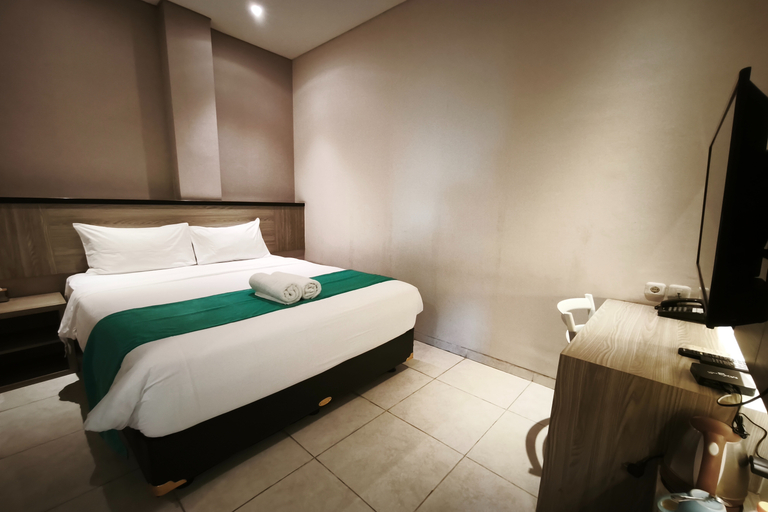 Deluxe, Street View, Balcony