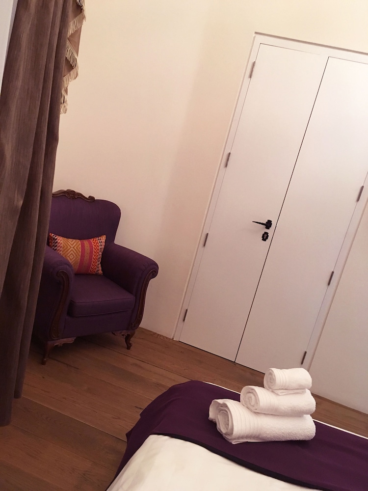 Lokal Hotel 48/64