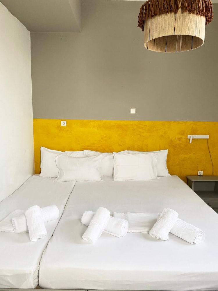 Agnadi Syros Studios & Rooms 14/50