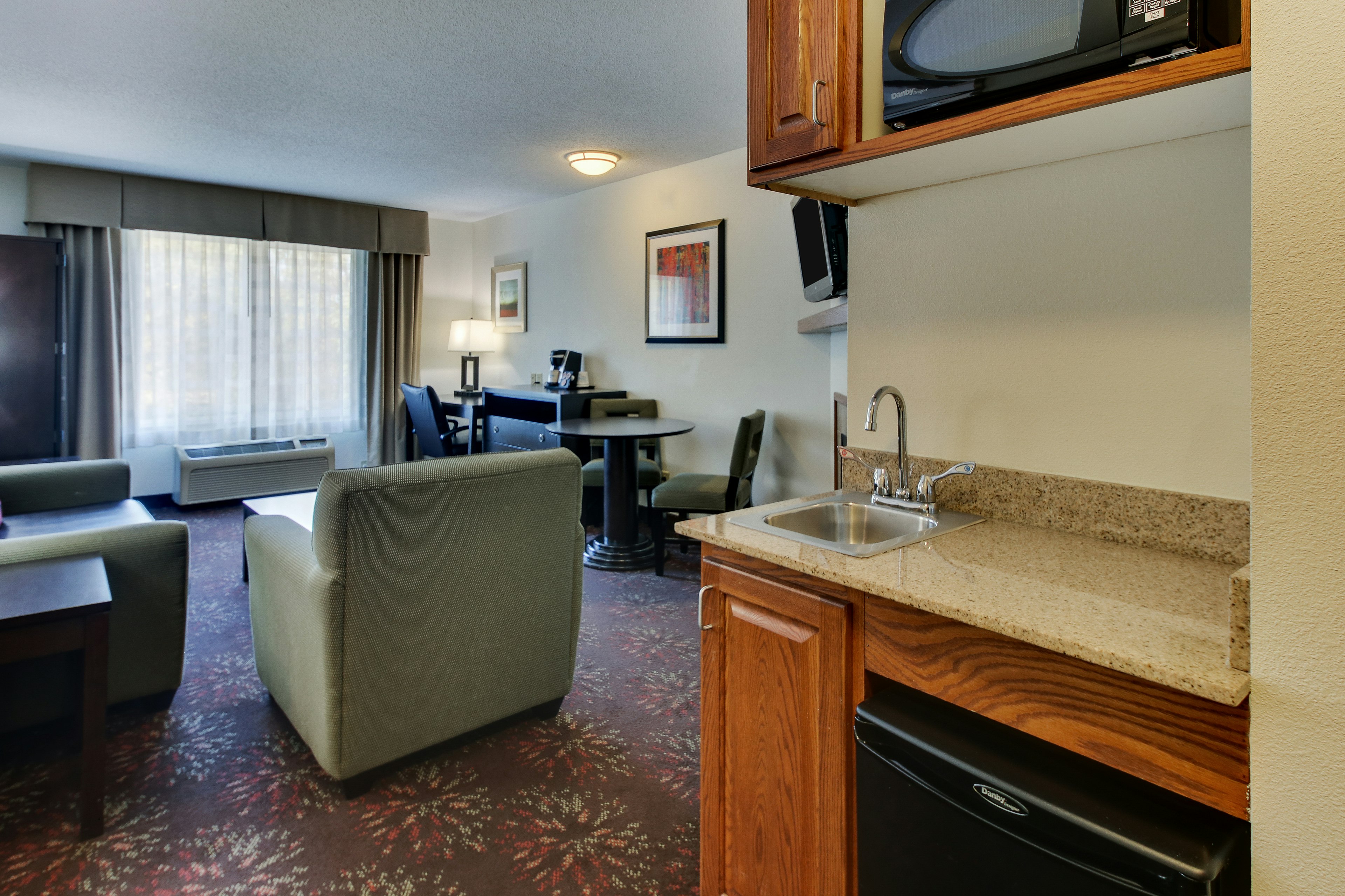 Holiday Inn Express Hotel And Suites Lancaster Lititz 59/73