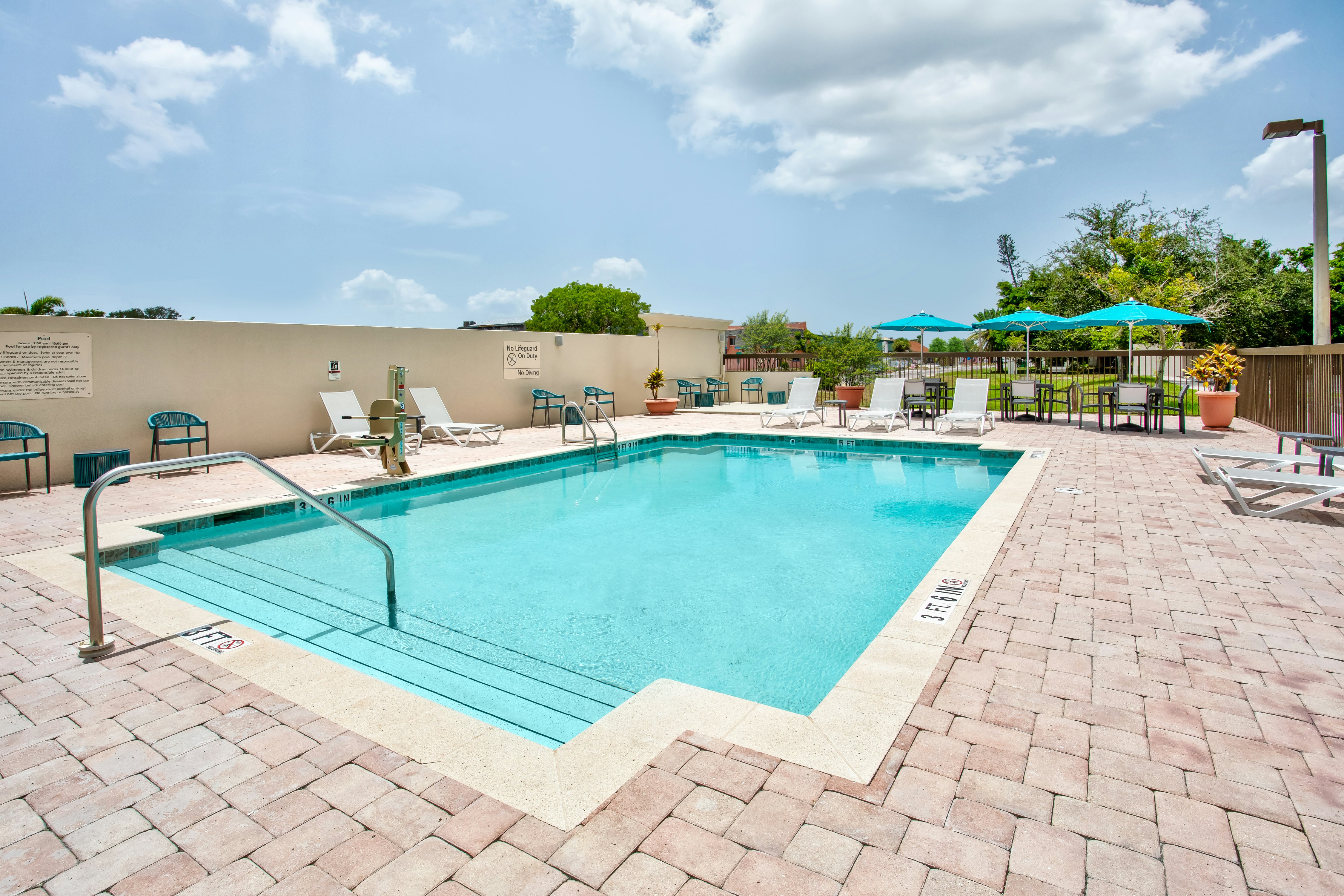 Hampton Inn & Suites - Cape Coral/Fort Myers Area, FL 28/50