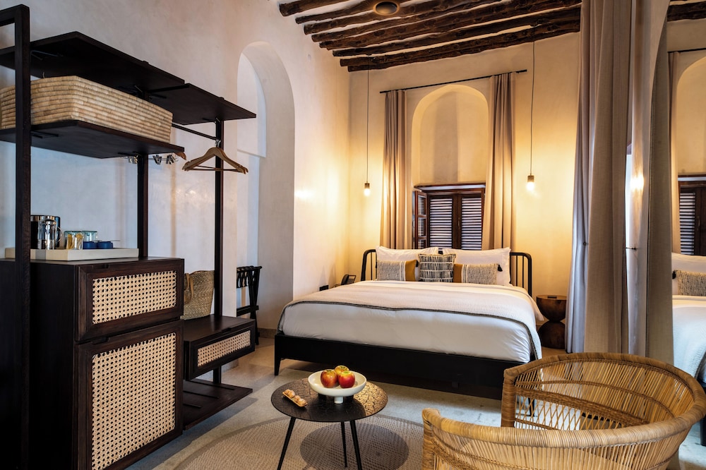 DELUXE, DOUBLE BED