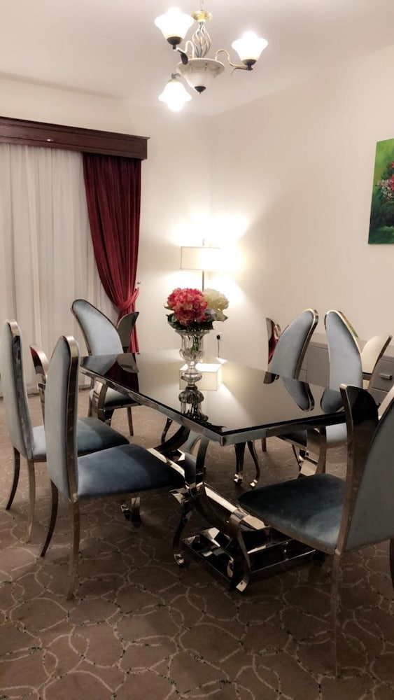 ثلاثة وستون أجنحة فندقية(Sixty Three Hotel) 30/50