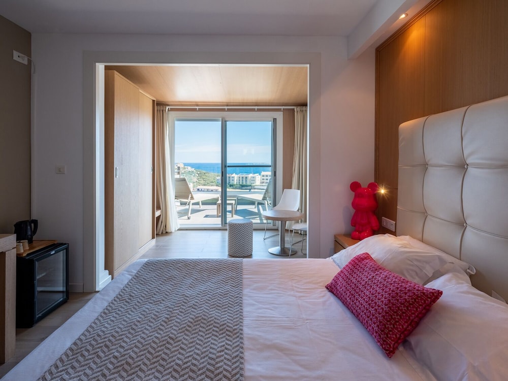 Hotel Revellata 6/50