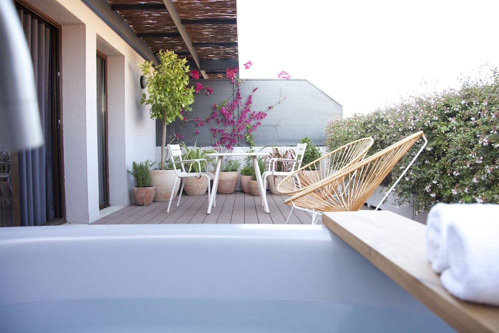 ALEXANDRA BARCELONA HOTEL CURIO COLLECTION BY HILTON in BARCELONA