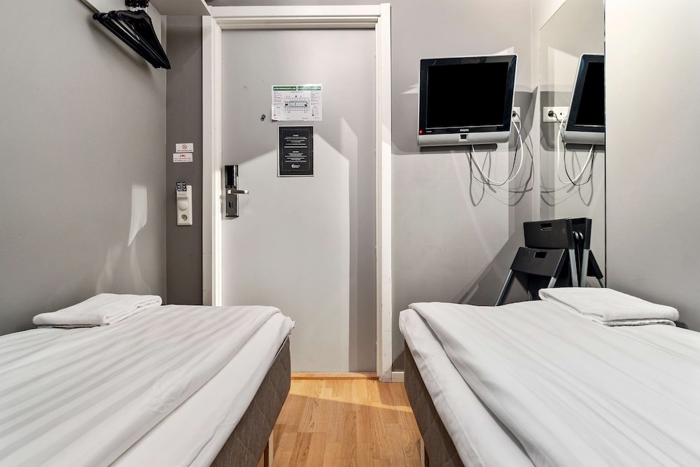 Economy, Twin Beds, No Window