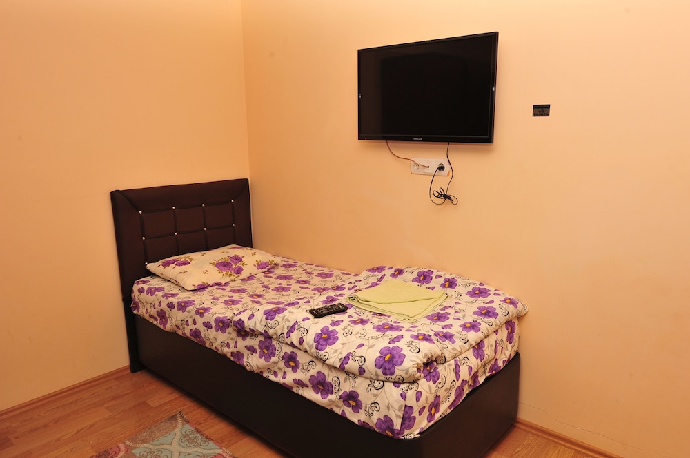 1 BEDROOM, SUITE