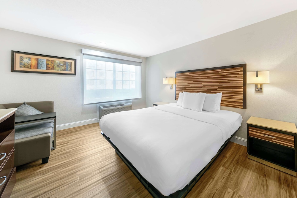 Quality Inn & Suites Sacramento 12/46