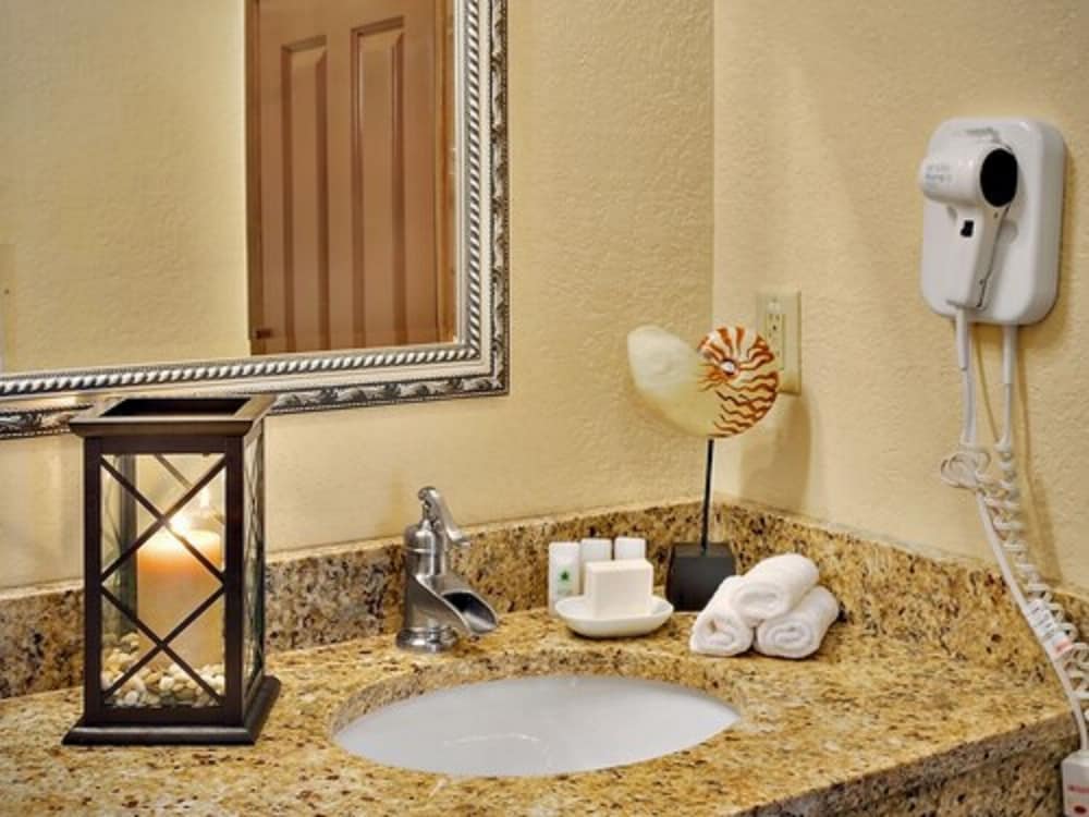 Coachman Inn Suites 62/64