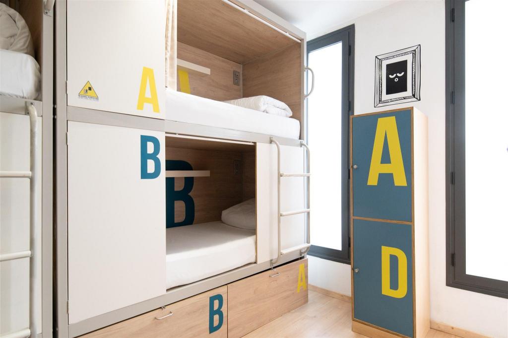 Female Dorm, Female Only, 8 Beds