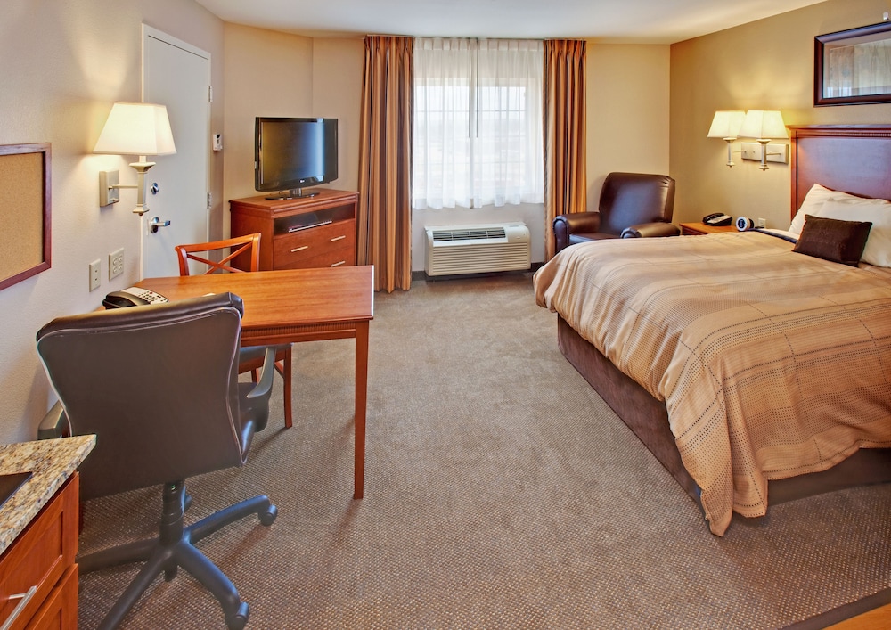 CANDLEWOOD SUITES WILLISTON 32/77