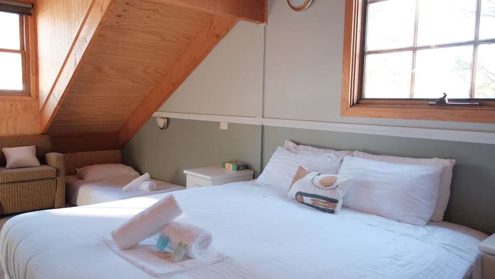 Holiday Home, 6 Bedrooms, 5 Double Beds