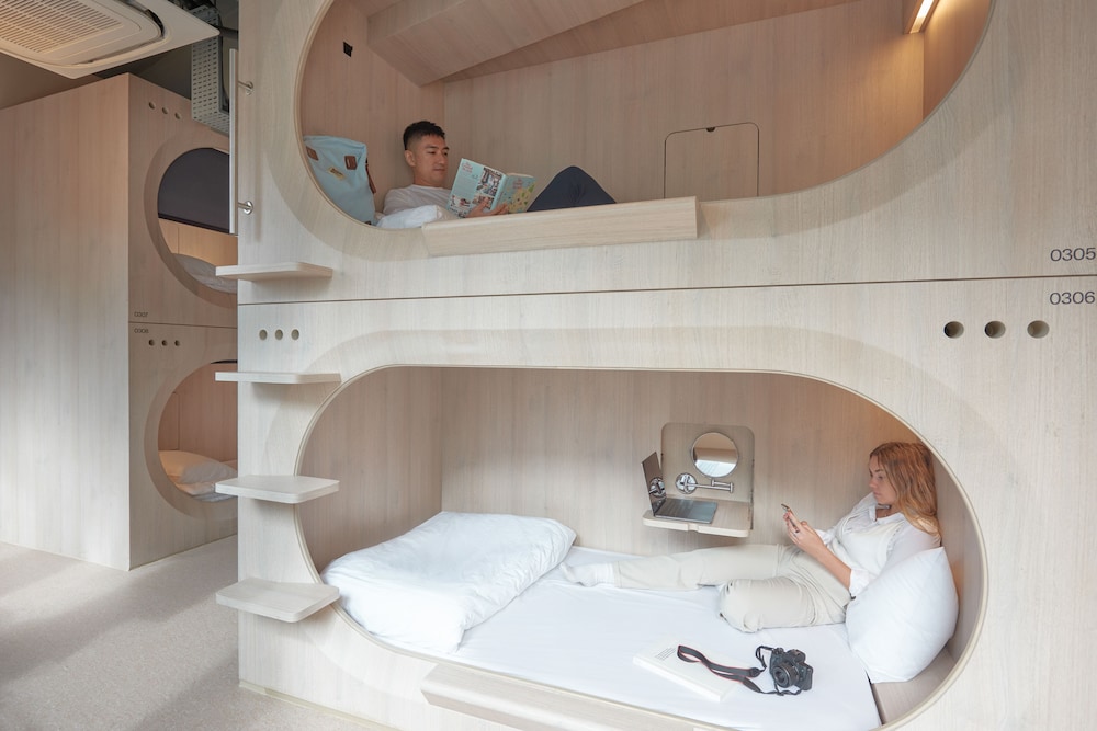 KINN Capsule: HER Space (Female Only) 21/21