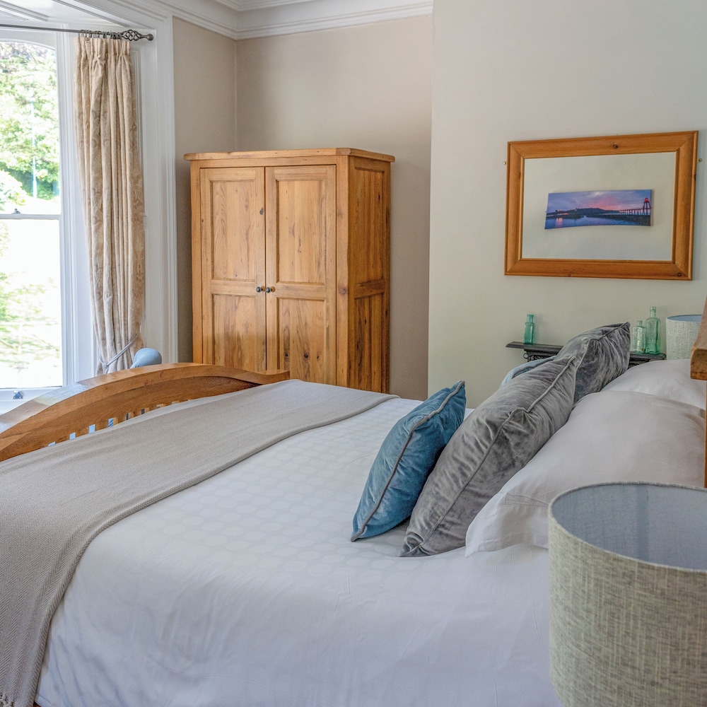 Broomfield House 6/50