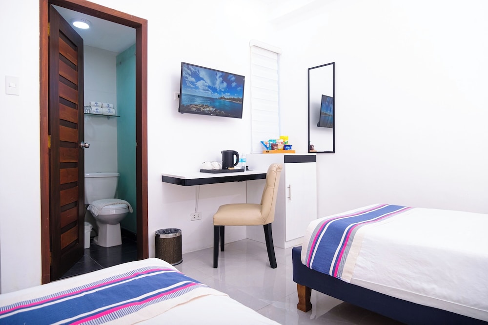 Superior Twin, Le Dream Hotel 3/5