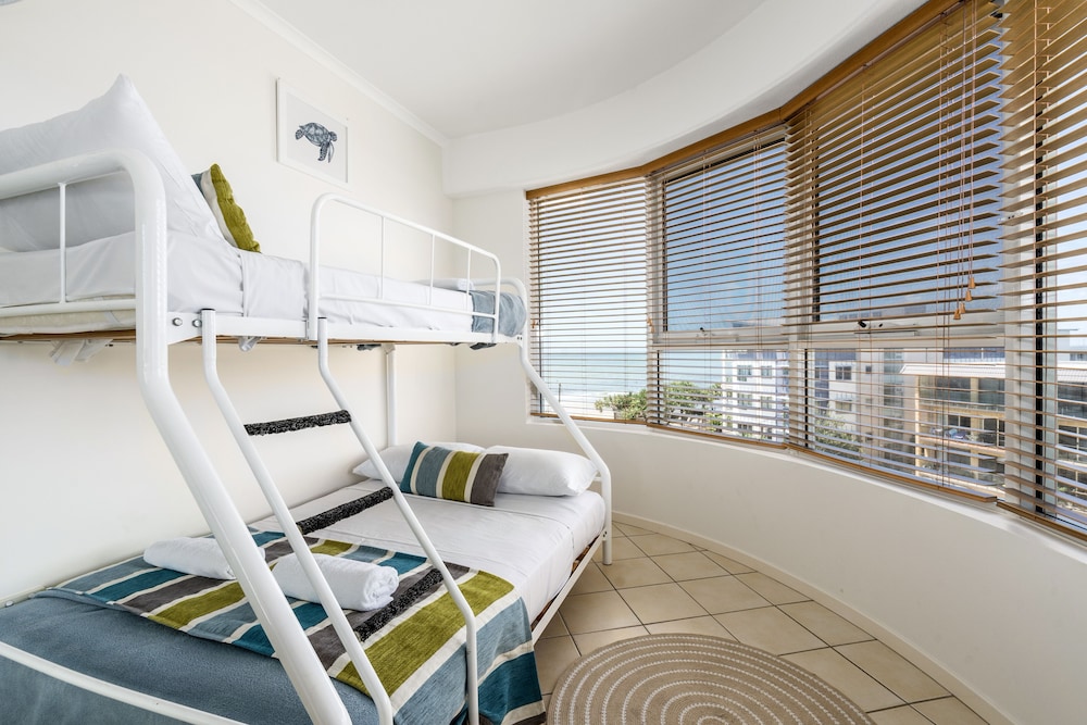 Rolling Surf Resort 33/78