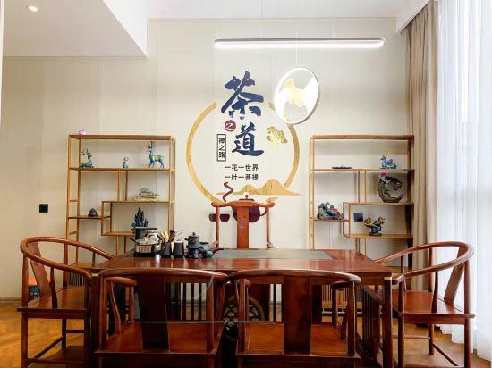 James Joyce Coffetel (Dujiangyan Municipal Government) 52/61