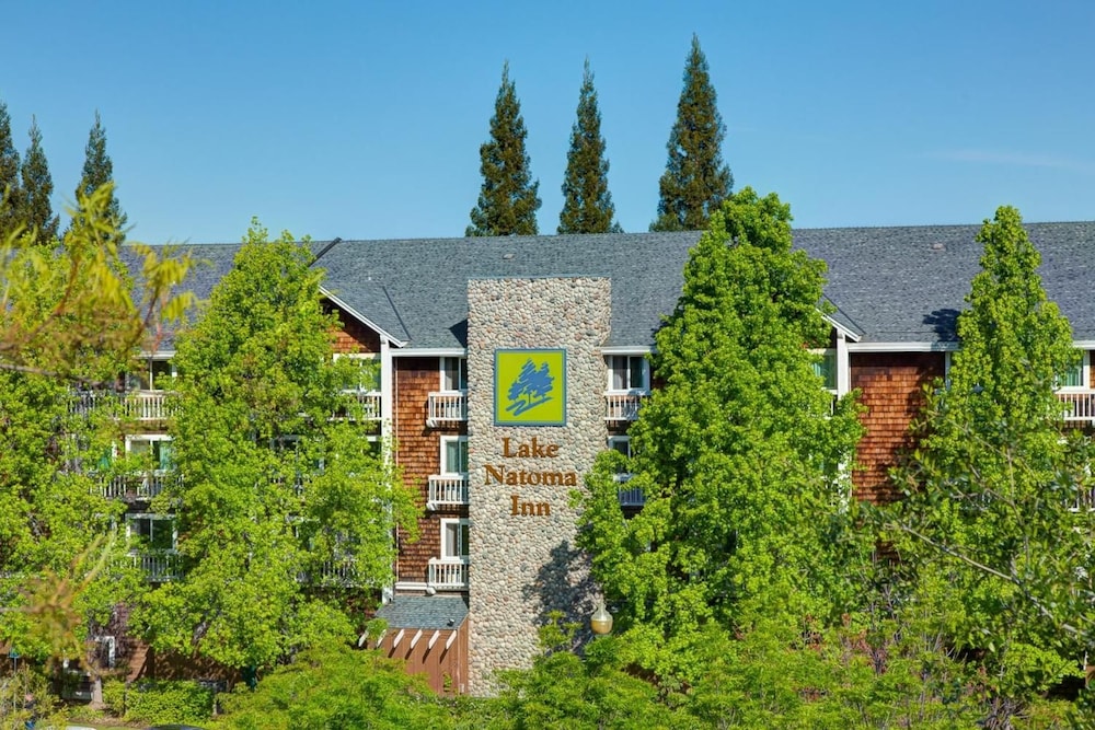 Lake Natoma Inn 41/46