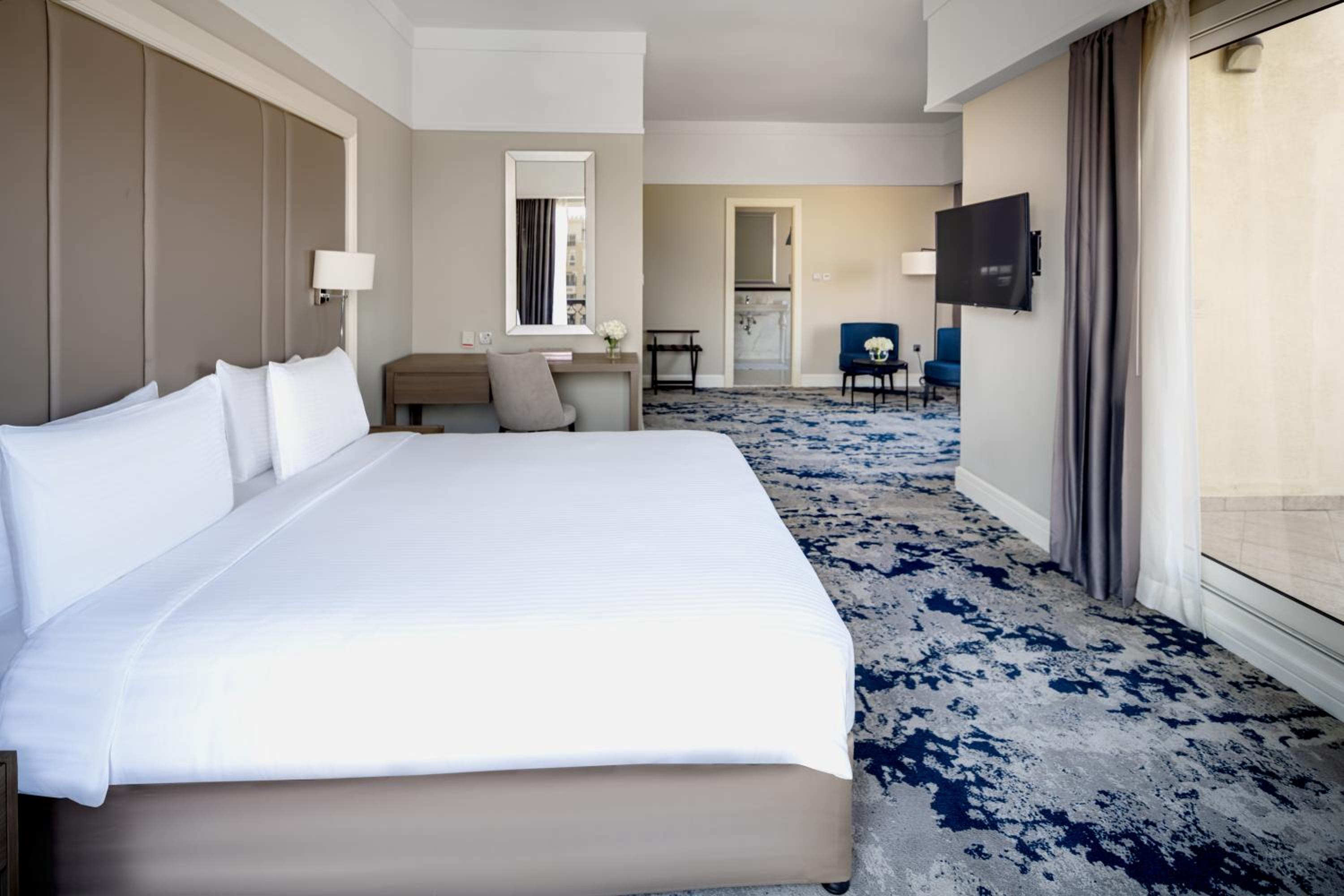 Connecting, Family Suite, King and Twin Beds, Pool or Sea View