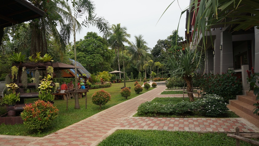 Lanta Intanin Resort 51/64