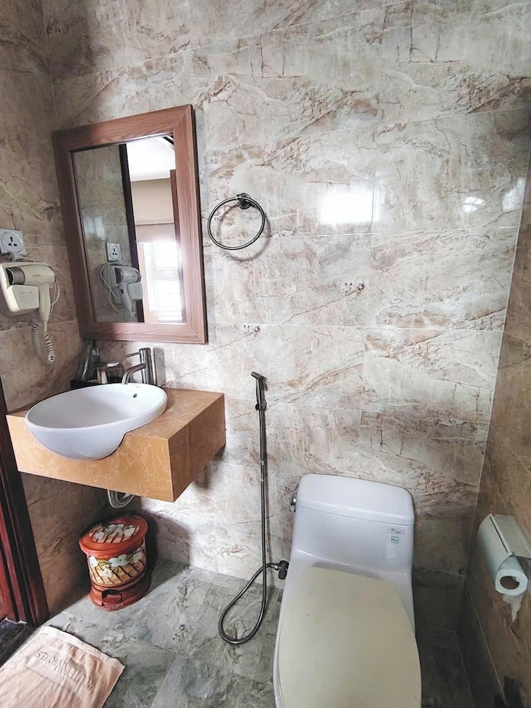 Sen Vang Luxury Hotel 50/50
