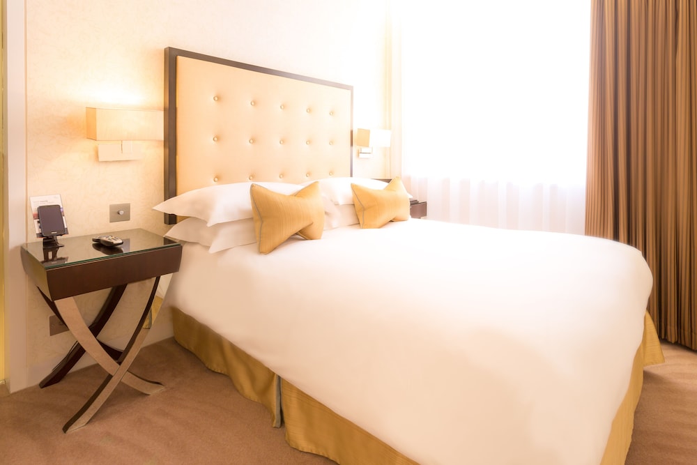 ROOM, DOUBLE BED