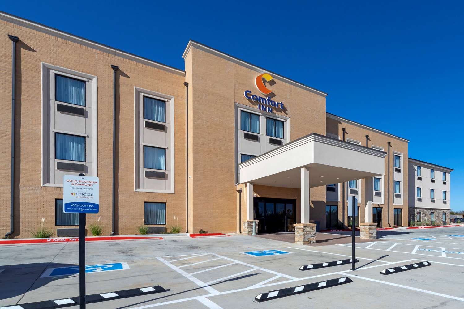 Comfort Inn and Suites Harrah 16/23