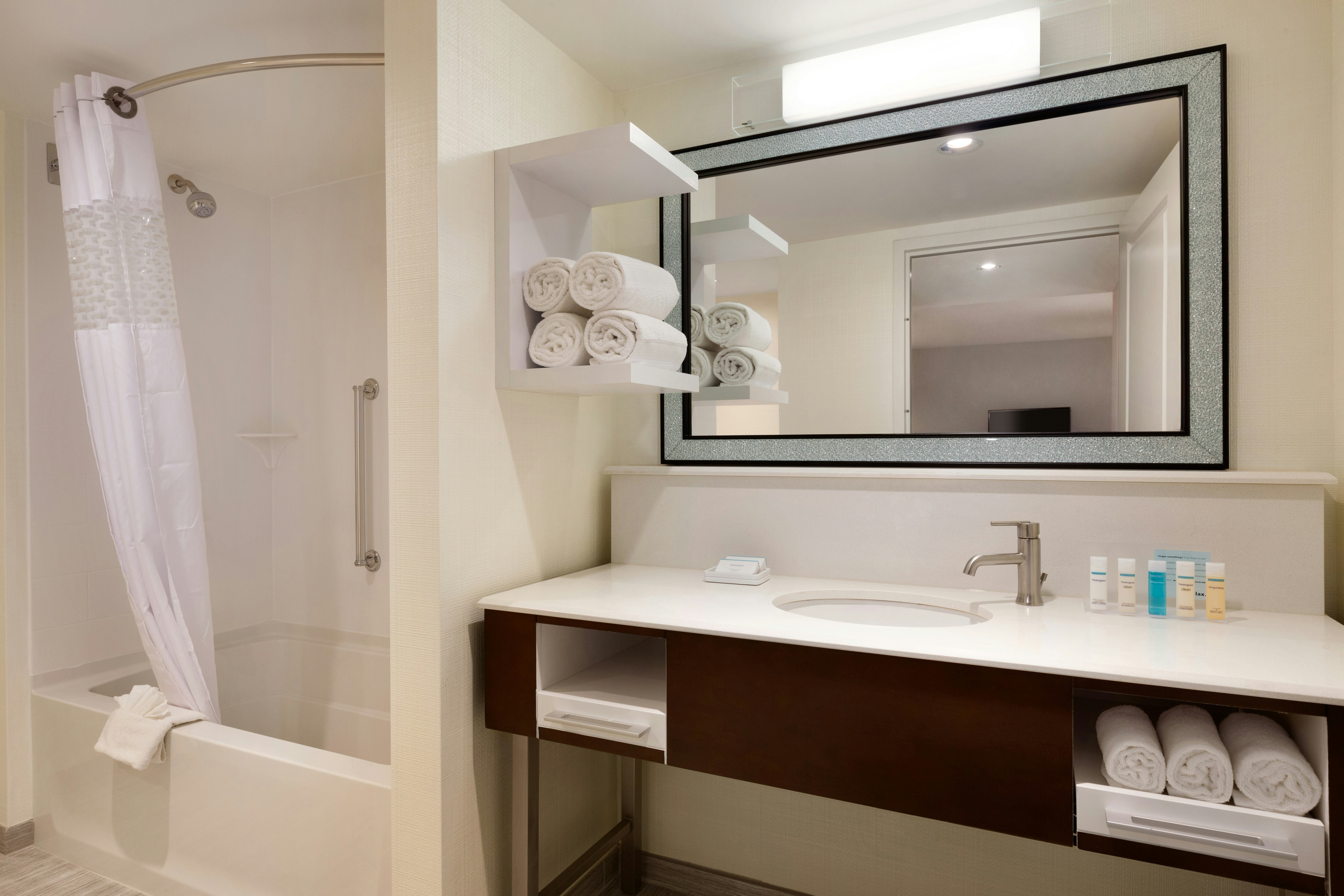 Suite, 2 King Beds, Parlor