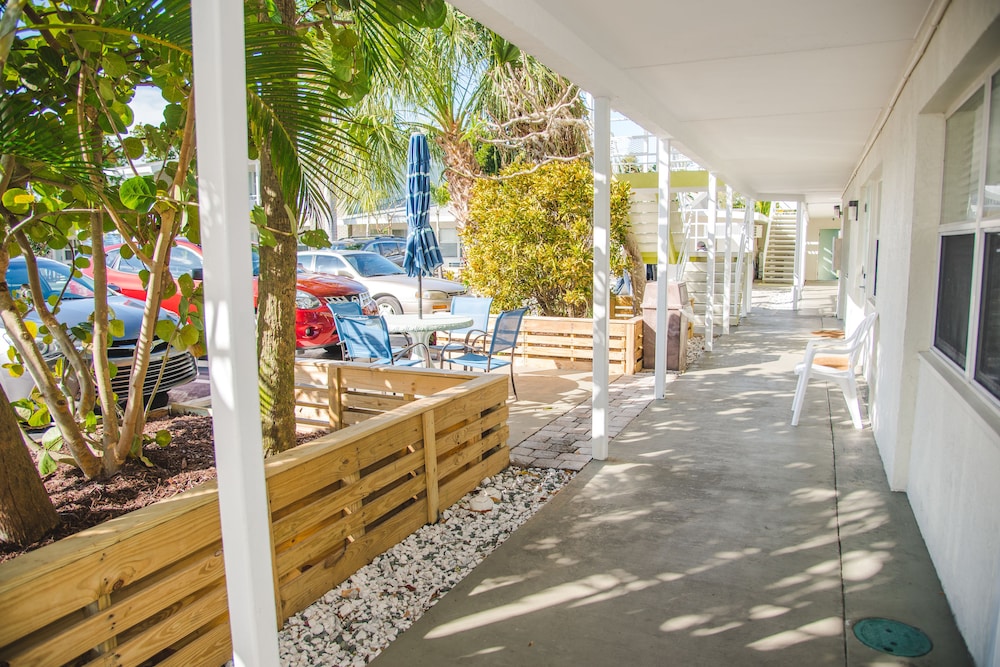 Regency Inn & Suites 50/54