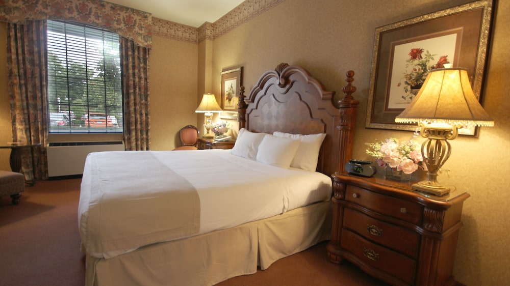 The Inn And Spa At East Wind 30/70