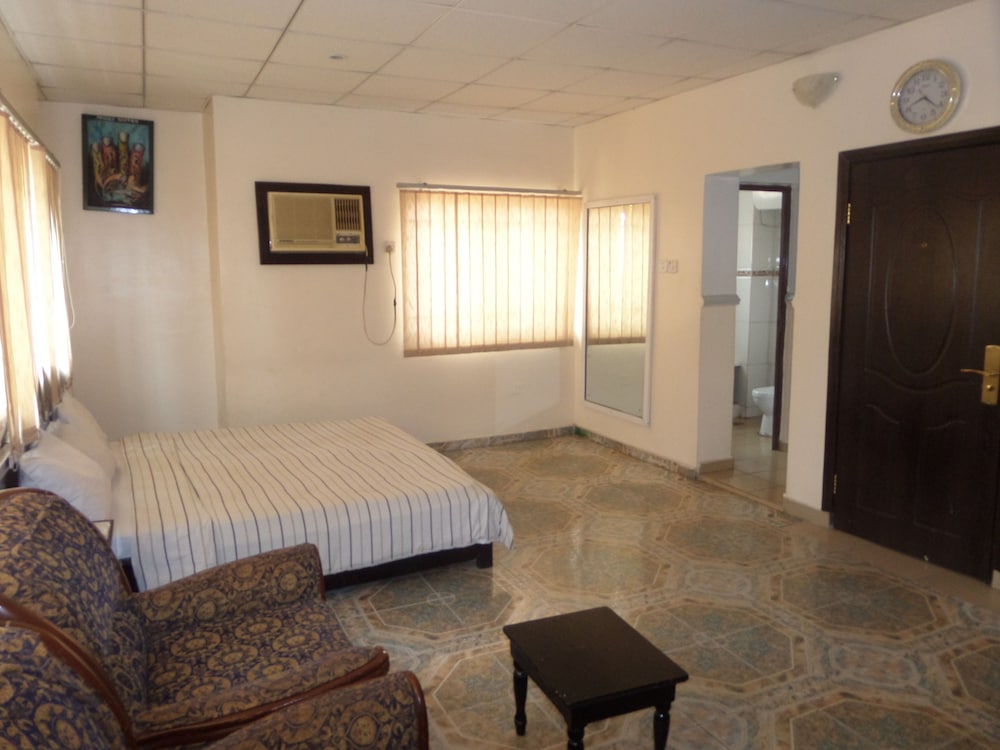 Ivory Suites 10/11