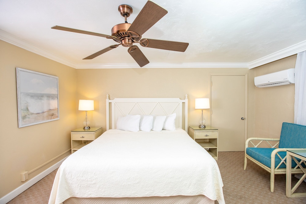 Tween Waters Inn 25/72