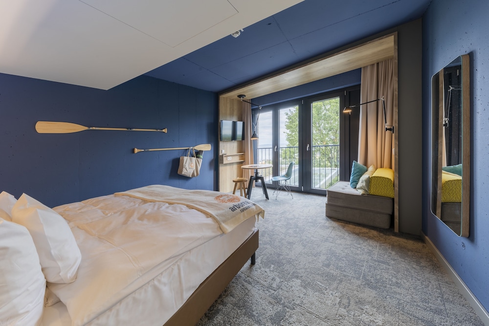 DELUXE, DOUBLE BED