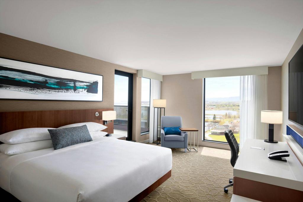 Guest Room, Executive, King Bed, Water View, Balcony