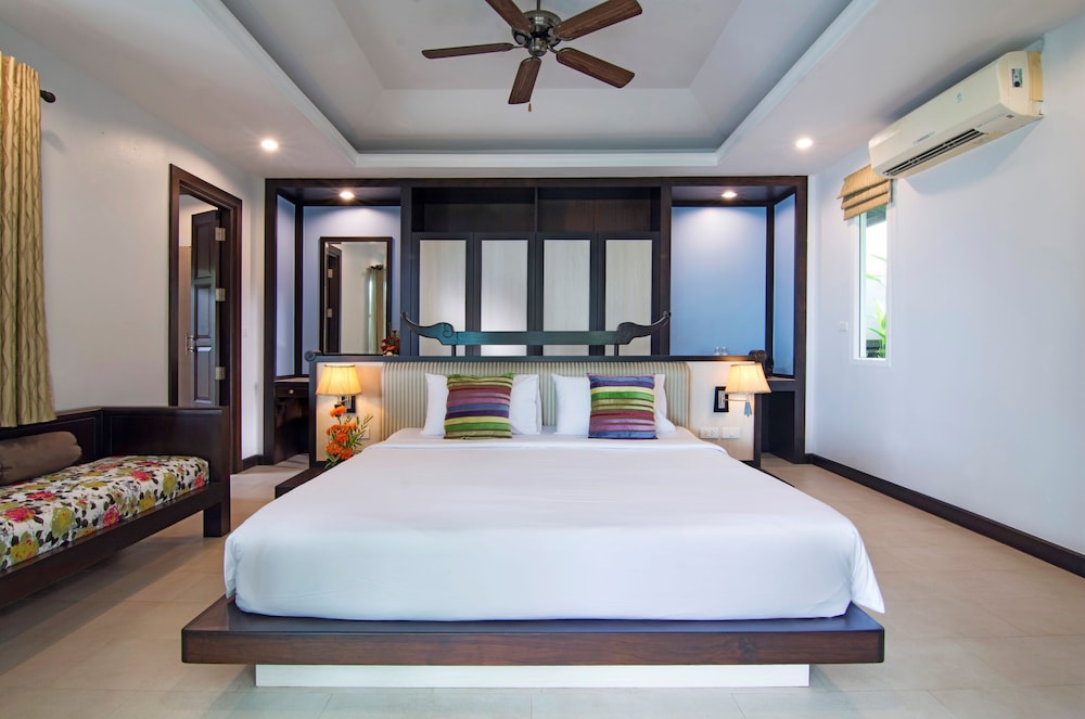 BEACHFRONT POOL VILLA