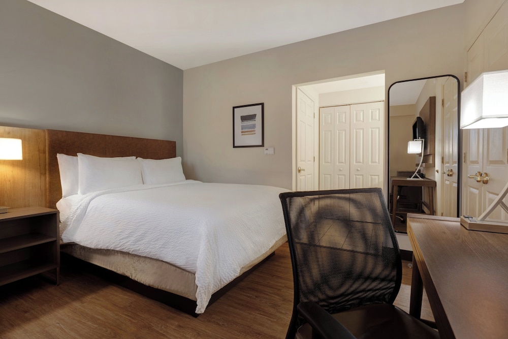 Staybridge Suites Tallahassee I-10 East 24/71