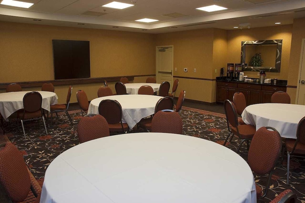Hampton Inn And Suites Wichita Northeast 17/28