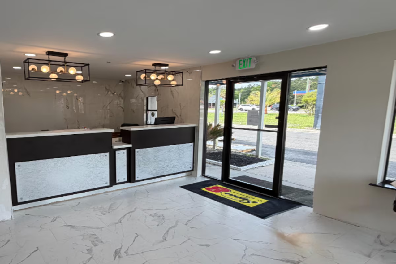Super 8 by Wyndham Richmond Hill 1/5