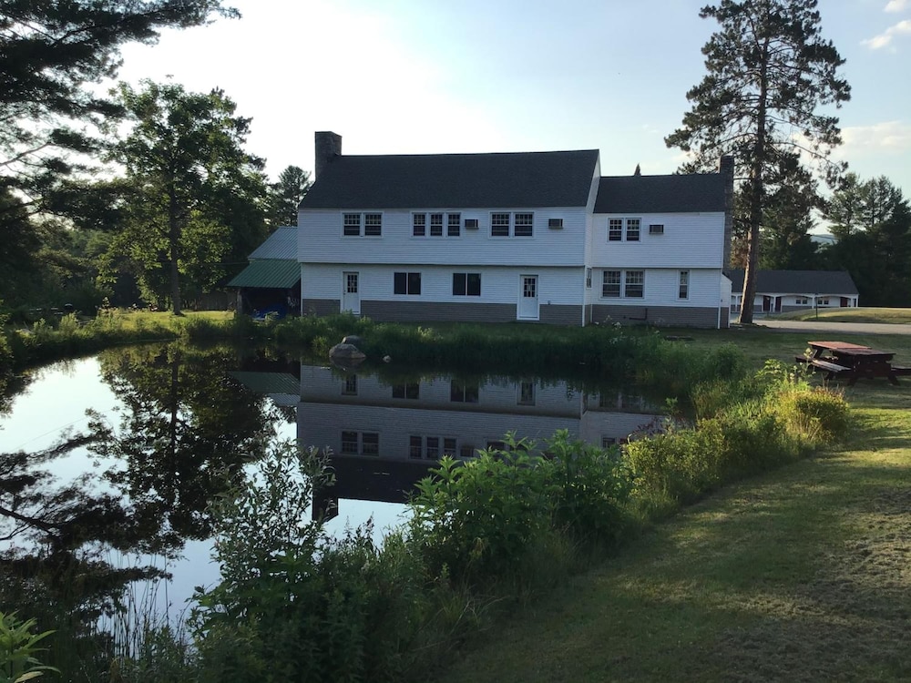 Stonybrook Motel & Lodge 2/59